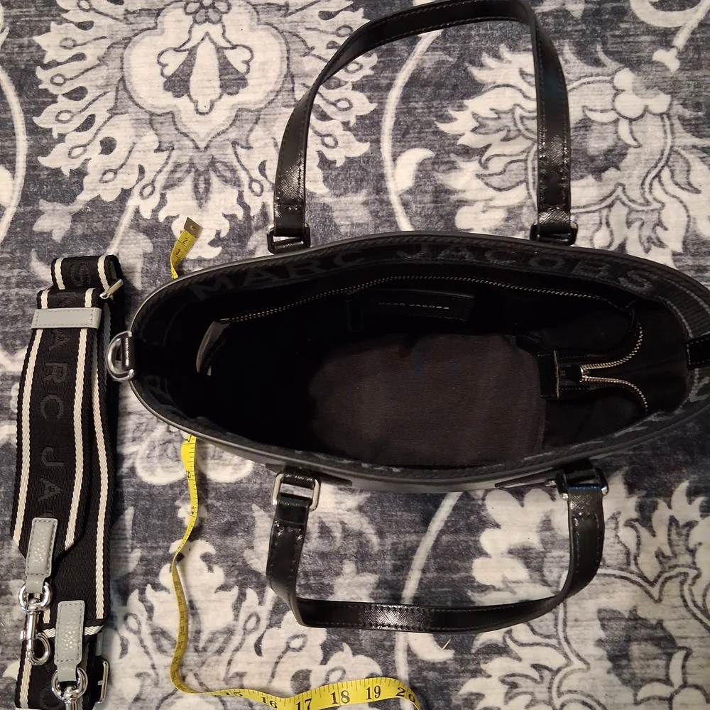 Marc Jacobs Black Leather Tote with Removable Strap - Picture 3 of 5